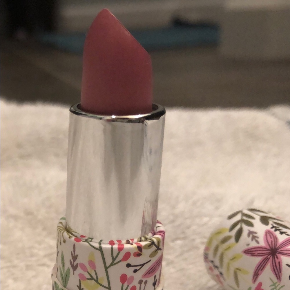 🎉4 for 20 🎉Thrive lipstick